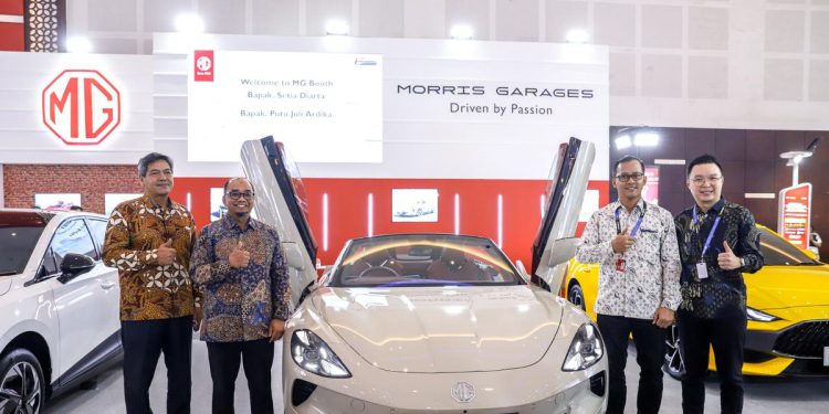 Pameran Cyberster dan MG4 EV di GIIAS Surabaya 2025