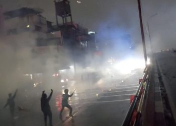 Kericuhan di Kawasan Senen, Flyover Penuh Asap Gas Air Mata