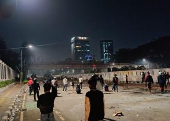 Ricuh di Depan DPR, Polisi Gunakan Gas Air Mata dan Banyak Orang Ditangkap