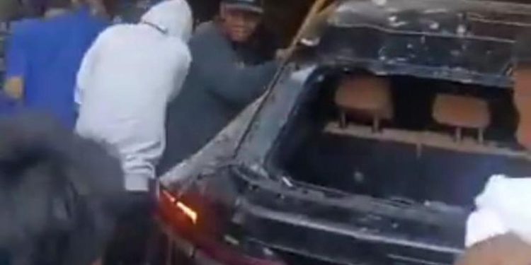 Mobil Mewah Dihancurkan Warga, Ini Spesifikasi dan Harganya