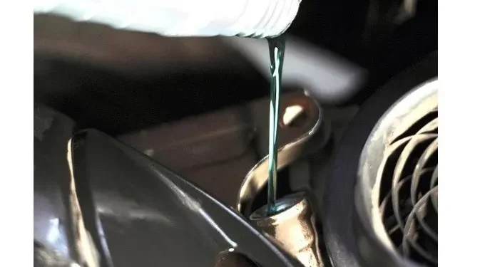 Risiko dan Solusi Jika Terlambat Ganti Oli Pada Kendaraan Anda