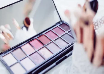 8 Bahan Kosmetik Berbahaya untuk Kulit, Waspada Jangan Sembarang Menggunakan