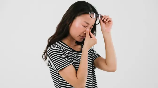 Mata Terasa Terbakar Setelah Menatap Layar? Ini Dia Sindrom yang Mungkin Kamu Alami!