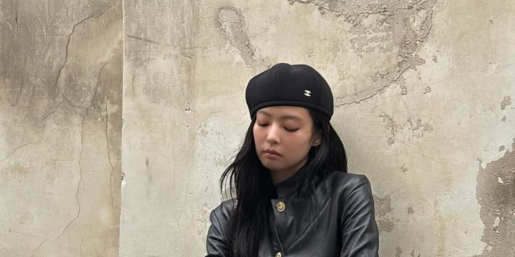 Gaya Serba Hitam Jennie BLACKPINK Jadi Ikon Human Chanel
