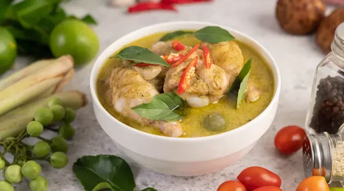 Resep Lezat Bumbu Opor Ayam Kuning untuk Tradisi Lebaran di Indonesia