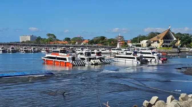 Tiga Kapal Cepat Kandas di Bali