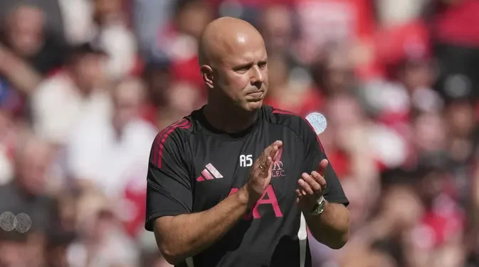 Arne Slot Soroti Momen Kunci Kekalahan Liverpool di Community Shield