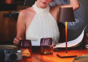 Gaun Mini Selena Gomez di Pesta Lajang Sebelum Menikah dengan Benny Blanco