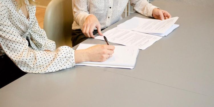 Strategi Perbarui Resume Agar Lebih Menarik di Pasar Kerja Lesu