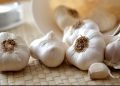 Efek Samping Rutin Minum Air Rebusan Bawang Putih yang Perlu Diketahui