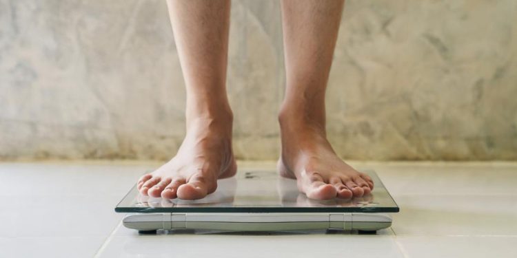Cara dan Waktu Terbaik Menimbang Berat Badan agar Hasilnya Akurat