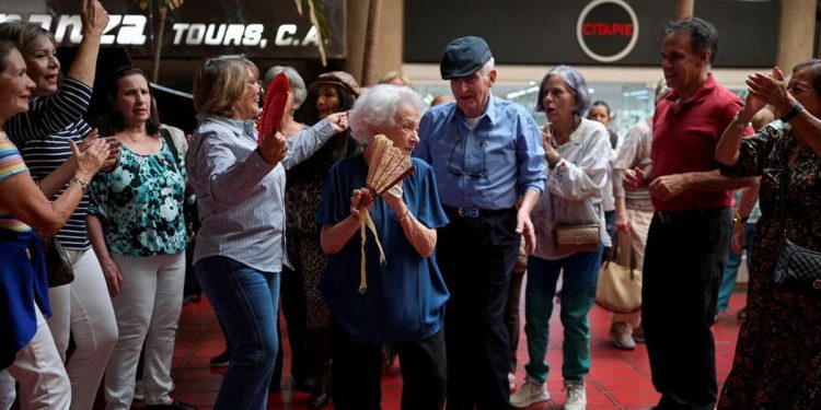 Lantai Dansa Menjadi Penghibur Bagi Lansia di Venezuela