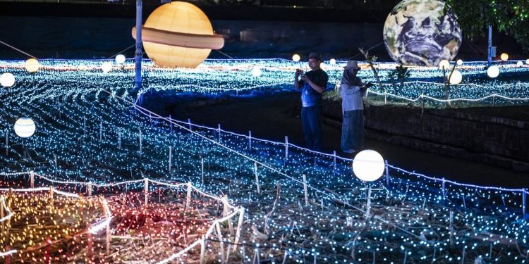 Wisata Malam Lights Wonderland di Grand Maerakaca Semarang