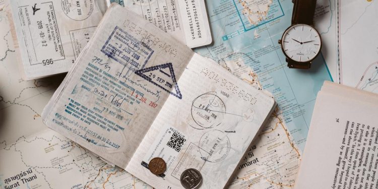 3 Berita Teratas: 29 Negara Eropa Akan Hilangkan Stempel Paspor Permanen Mulai Oktober 2025