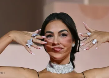 Potret Pertunangan Cristiano Ronaldo Tampilkan Cincin Lamaran Rp 49 Miliar di Karpet Merah