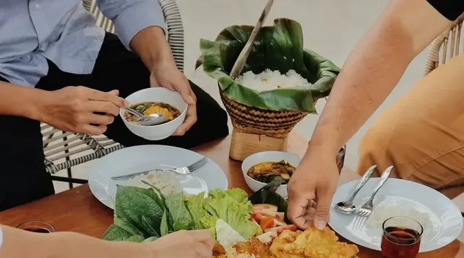 37 Tempat Makan Enak di Bandung untuk Keluarga 2025, Simak Daftarnya