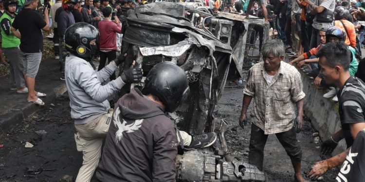 Tiga Berita Teratas Duit Judi Online Kamboja Dalam Operasi Udara Provokasi Demonstrasi