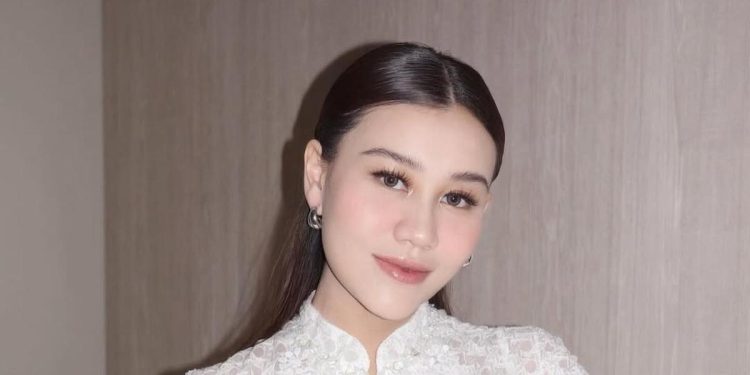 6 Potret Aaliyah Massaid dan Baby Arash dalam Berbagai Momen Tetap Bergaya Saat Momong Anak