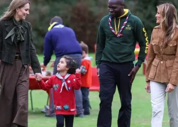 Adu Gaya Busana Kate Middleton dan Melania Trump Saat Bersama Anak-anak Pramuka