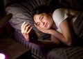 Tidur Saat Telepon Tak Selalu Romantis, Bisa Berisiko bagi Kesehatan