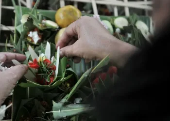 Turis Melanggar Etika dengan Minum di Acara Pemakaman Membuat Warga Setempat Kesal