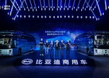 Bus Listrik Pertama di Dunia dengan Arsitektur 1.000 Volt Diluncurkan