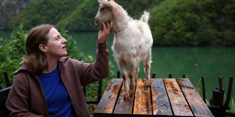 Gen Z Peternak Kambing Berusia 24 Tahun Terpilih Jadi Anggota Dewan