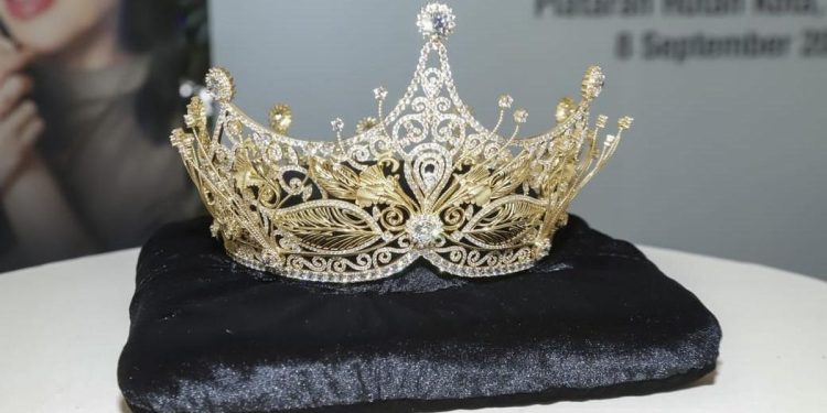 Mahkota Tenang dan Elegan Miss Universe Indonesia 2025