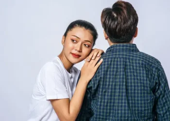 Penyebab Selingkuh Tidak Selalu Bosan, Ahli Jelaskan Alasan Lain