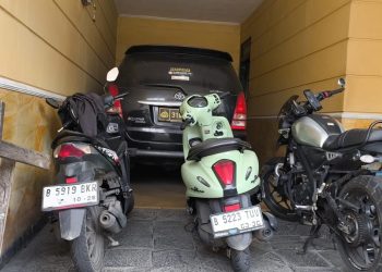 Mobil Berpelat Dinas Polri Terlihat di Rumah Diduga Lokasi Penyekapan di Tangsel