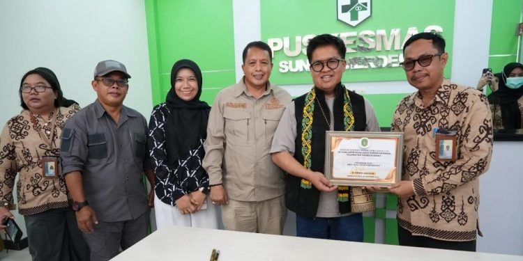 Rendi Solihin Resmikan Puskesmas dan Salurkan Dana Hibah Rp1 Miliar untuk Ponpes