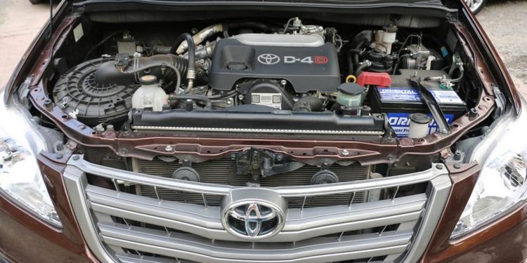 Cara Aman Mencuci Mesin Mobil yang Bisa Dilakukan Sendiri