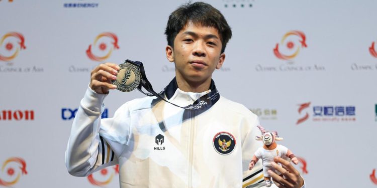 Michael Julius Cezar Raih Medali Perak eFootball di Asian Youth Games 2025 Bahrain