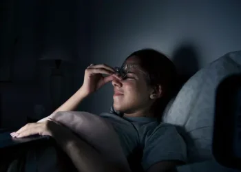 Bangun Tengah Malam dan Tak Bisa Tidur Lagi? Waspadai Gejala Insomnia!