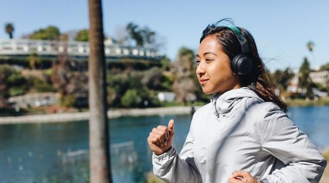 Rekomendasi Earbuds dan Headset untuk Olahraga dan Berkendara