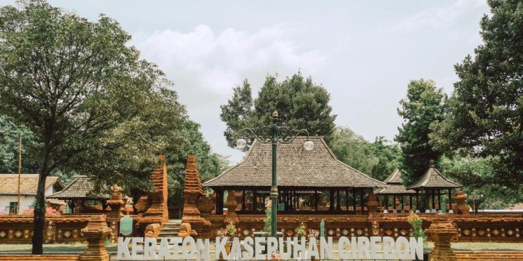 14 Tempat Makan Enak Dekat Stasiun Cirebon untuk Memanjakan Lidah