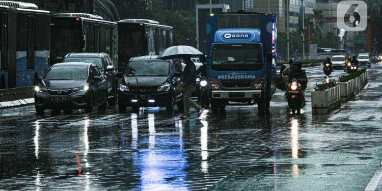 Prakiraan Cuaca Indonesia Akhir Pekan Sabtu 11 Oktober 2025 Diprediksi Hujan