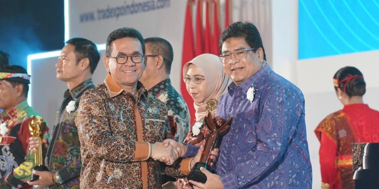 Perjalanan Toyota Indonesia dari Kijang hingga Elektrifikasi Raih Penghargaan Bergengsi
