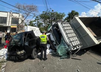 Truk Terjun dari Jembatan Tol Tangerang-Merak Timpa Mobil dan Motor 5 Orang Jadi Korban