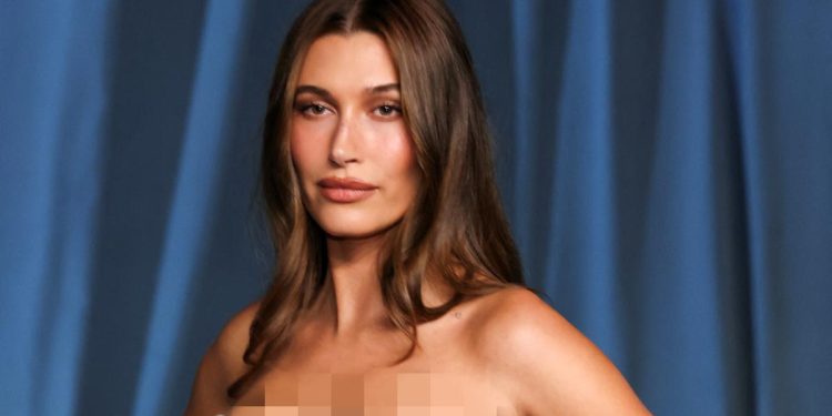 Momen Lucu Hailey Bieber Kesulitan Duduk karena Gaun Korset Ketat di Gala Museum 2025