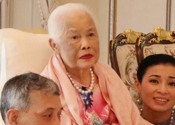 Ratu Sirikit Kitiyakara Memperkenalkan Sutra Thailand dan Dijuluki Ratu Tercantik Dunia