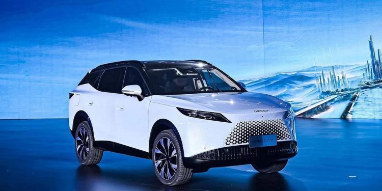 Laporan dari Cina: OMODA O7 Memudahkan Parkir dengan Sentuhan Jari