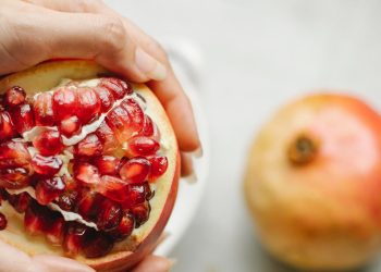 3 Berita Terkini: Manfaat Delima untuk Kesehatan dari Otak hingga Pencernaan