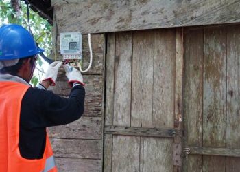 Warga Banyuwangi Miskin Mendapatkan Sambungan Listrik Gratis