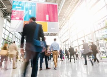 Pesawat Delay 5 Jam, Penumpang Menari Ramai-ramai di Bandara India