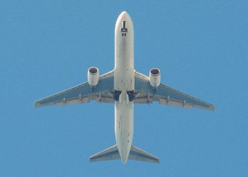 Dua Pesawat Menjemput Ratusan Turis Terjebak Badai di Jamaika