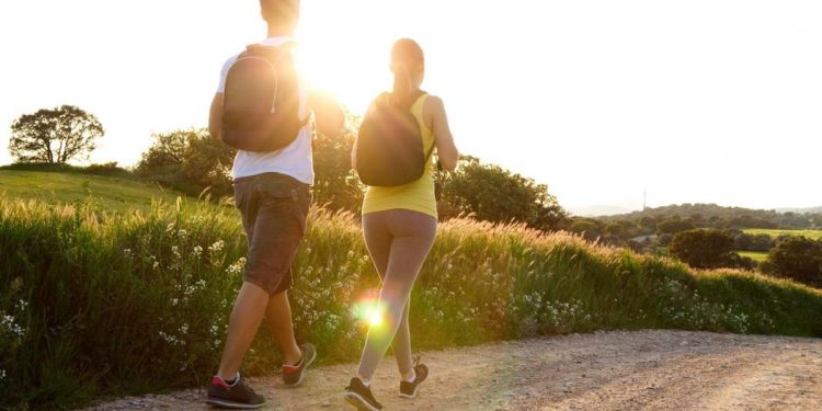 8 Cara Jalan Kaki Efektif untuk Membakar Lemak dan Menyehatkan Jantung