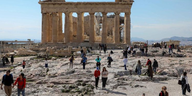 Parthenon di Athena Tanpa Perancah Untuk Pertama Kali dalam 200 Tahun