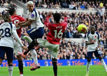 Usain Bolt Stres Melihat Pertahanan MU yang Lemah, Minta Rio Ferdinand Membantu