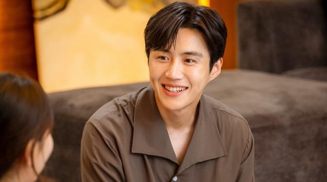 Dokter Mata Ingat Kedip Saat Menonton Aktor Ganteng di Drama Korea dan Fungsinya